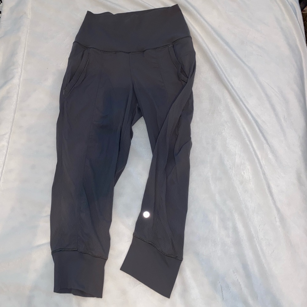 Lululemon dance studio crop pants size 4